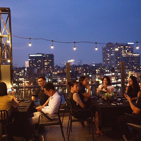 Margaery Boutique Apartment & Skyon9 Rooftop Bar Hanoi Buitenkant foto