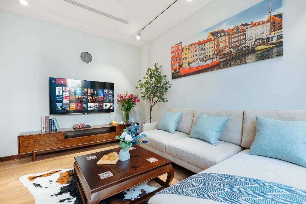 Margaery Boutique Apartment & Skyon9 Rooftop Bar Hanoi Buitenkant foto