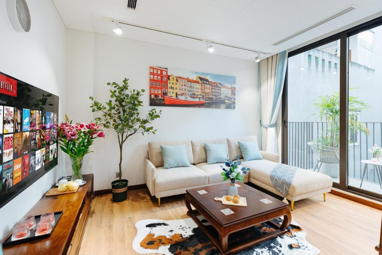 Margaery Boutique Apartment & Skyon9 Rooftop Bar Hanoi Buitenkant foto