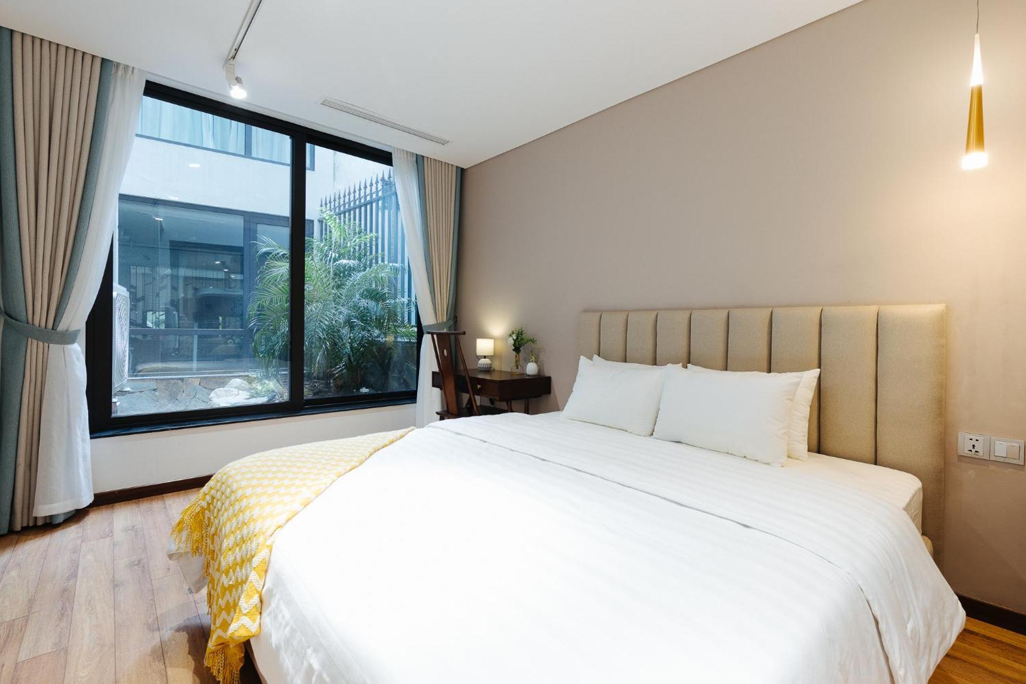 Margaery Boutique Apartment & Skyon9 Rooftop Bar Hanoi Buitenkant foto