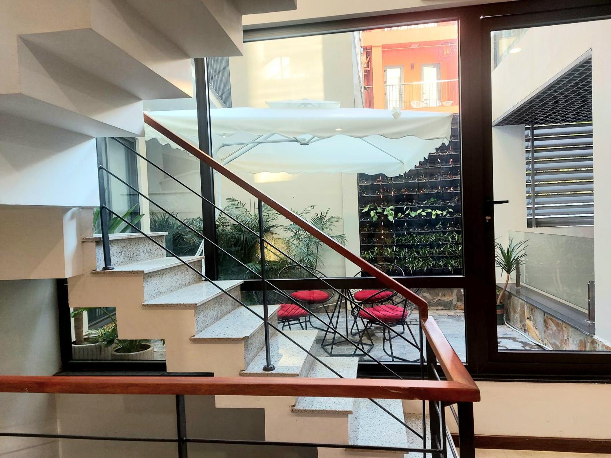 Margaery Boutique Apartment & Skyon9 Rooftop Bar Hanoi Buitenkant foto