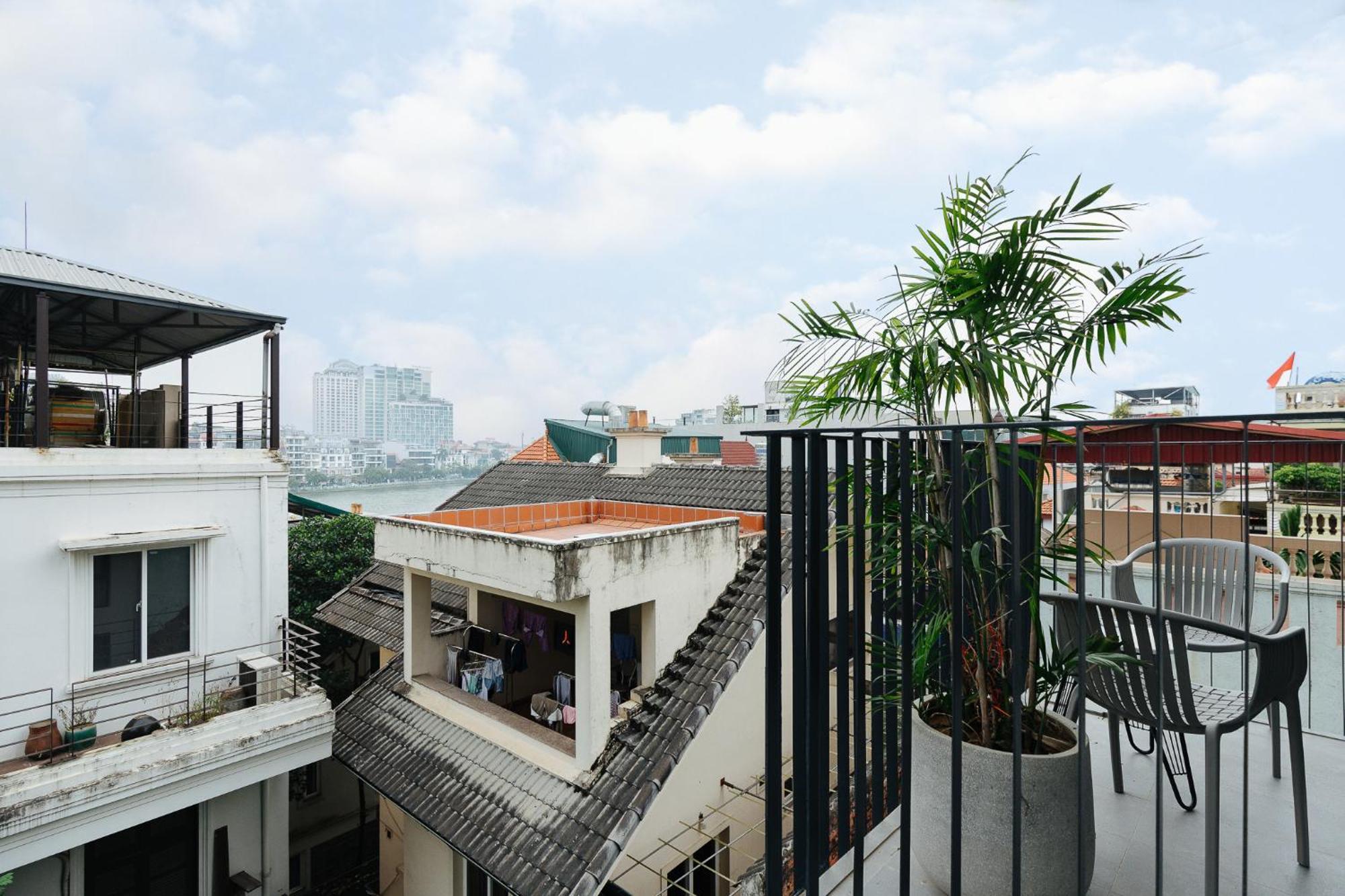 Margaery Boutique Apartment & Skyon9 Rooftop Bar Hanoi Buitenkant foto