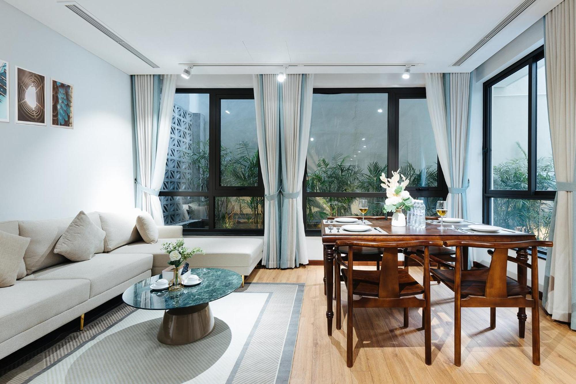 Margaery Boutique Apartment & Skyon9 Rooftop Bar Hanoi Buitenkant foto