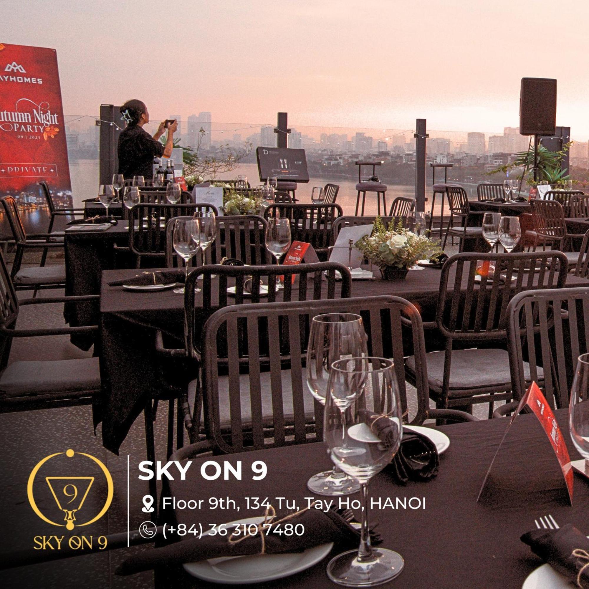 Margaery Boutique Apartment & Skyon9 Rooftop Bar Hanoi Buitenkant foto